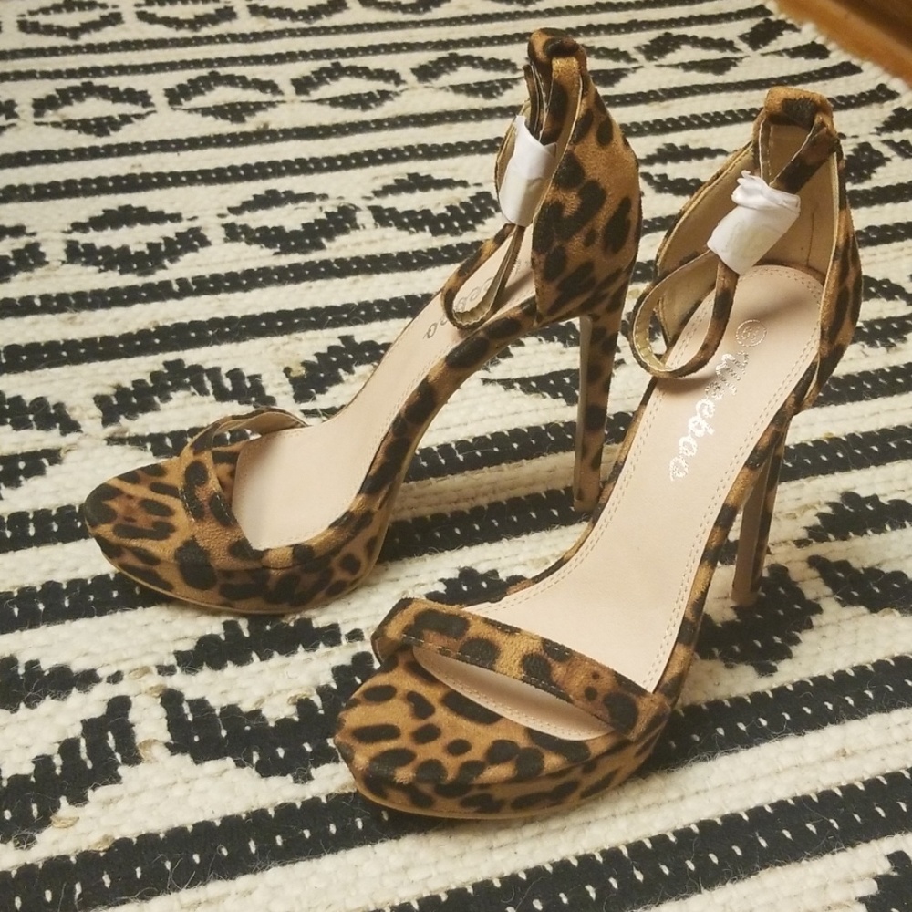 Brand new Leopard print classic strap heel